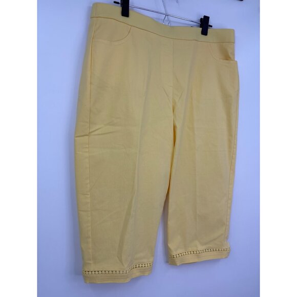 Alfred Dunner Slimming Stretch Pull On Capri Crop Pant Yellow 16W NEW - Picture 2 of 5